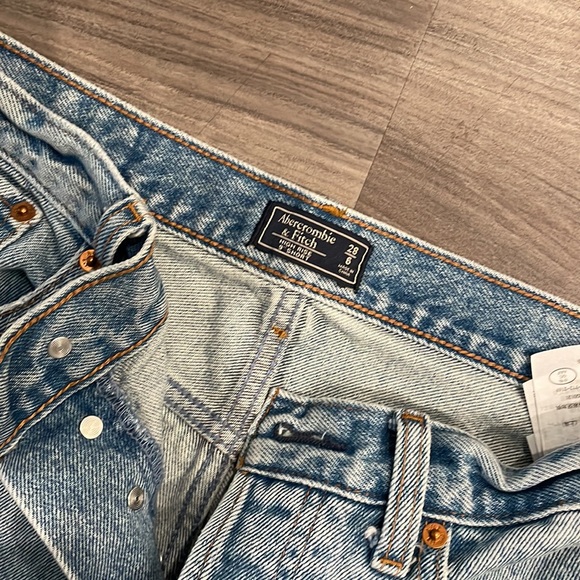 Abercrombie & Fitch High Rise Shorts - Picture 3 of 3